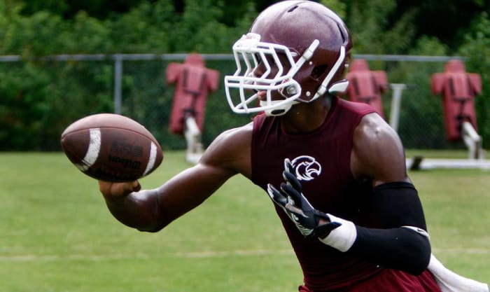 Darius Harris starred at quarterback for Horn Lake High School before becoming an NFL linebacker.